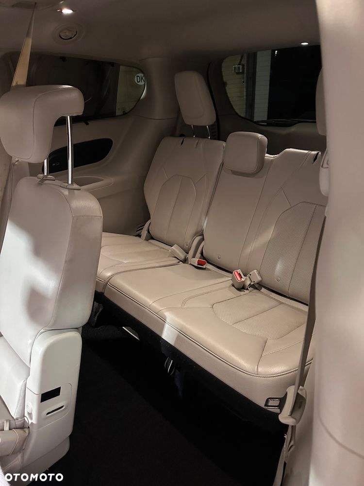 Chrysler Pacifica - 6