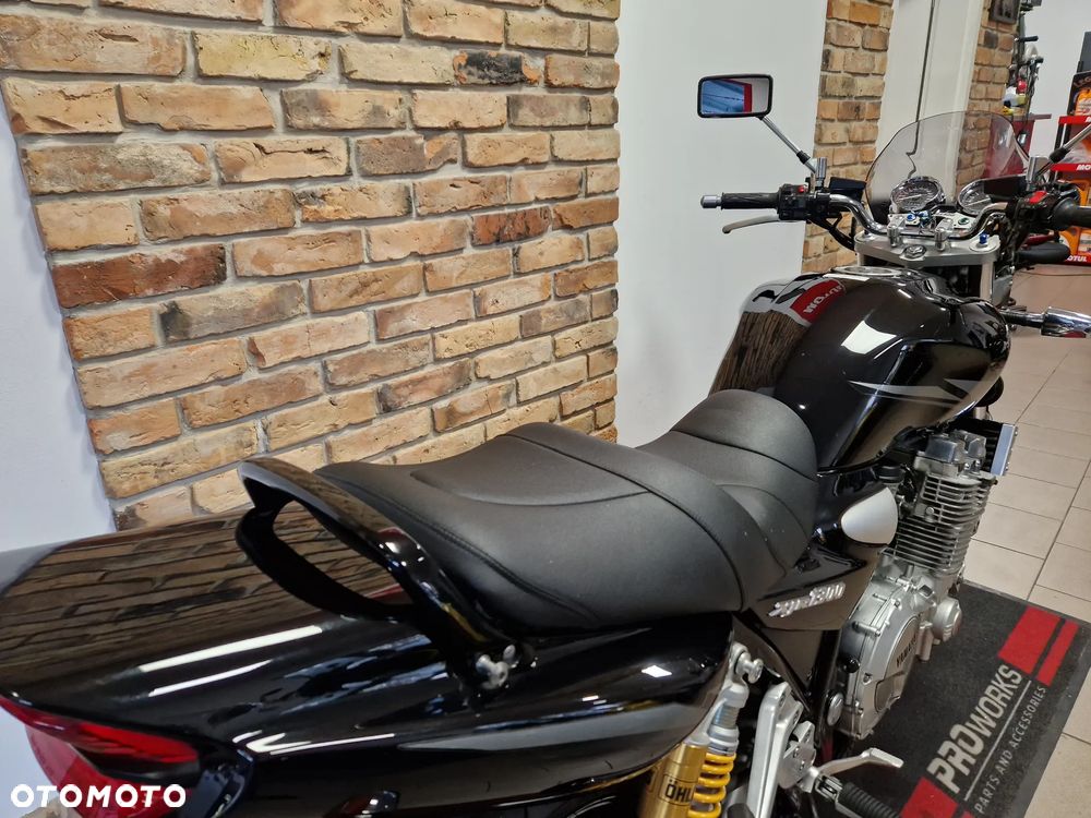 Yamaha XJR - 29