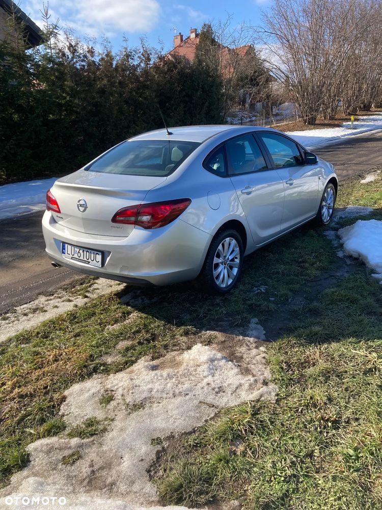 Opel Astra 1.4 Turbo - 4