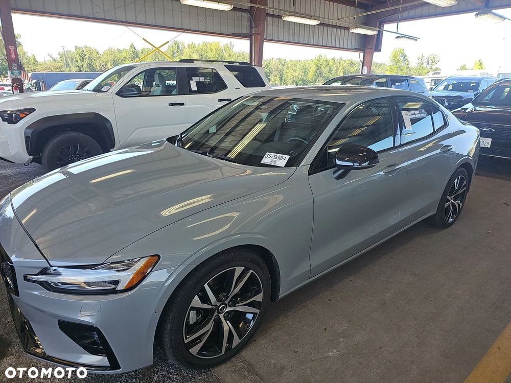 Volvo S60 B5 B AWD Plus Dark