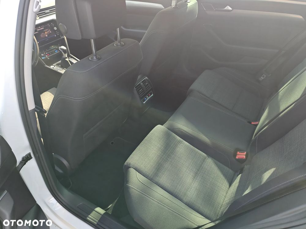 Volkswagen Passat 1.5 TSI EVO Business - 9