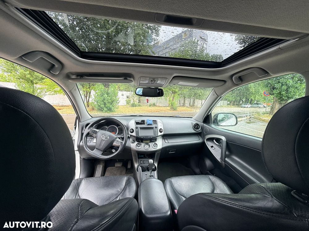 Toyota RAV4 - 8
