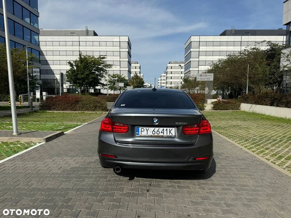 BMW Seria 3 320i Sport Line - 13