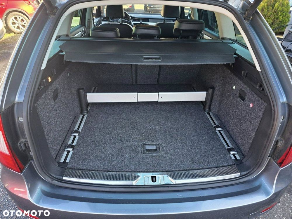 Skoda Superb Combi 1.8 TSI Elegance - 33