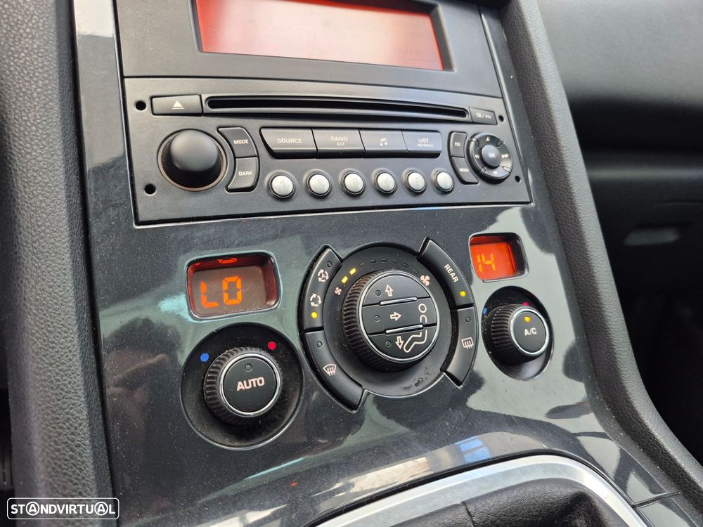 Peugeot 5008 1.6 HDi Executive JLL17 - 15