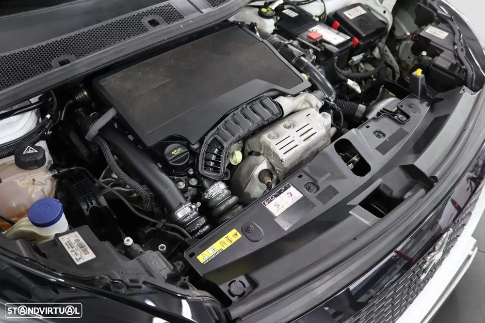 Peugeot 2008 1.2 PureTech Allure EAT8 - 12