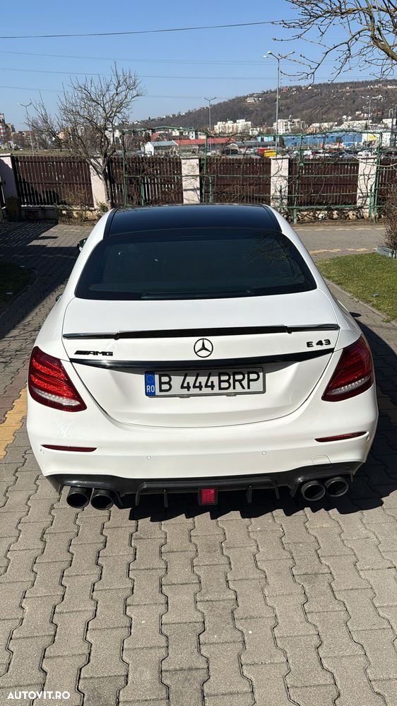 Mercedes-Benz E - 10