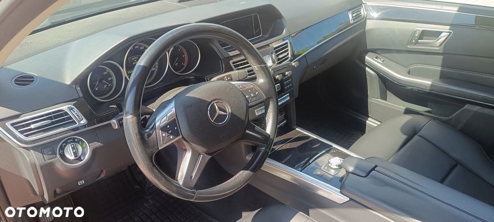 Mercedes-Benz Klasa E 220 CDI 7G-TRONIC - 38