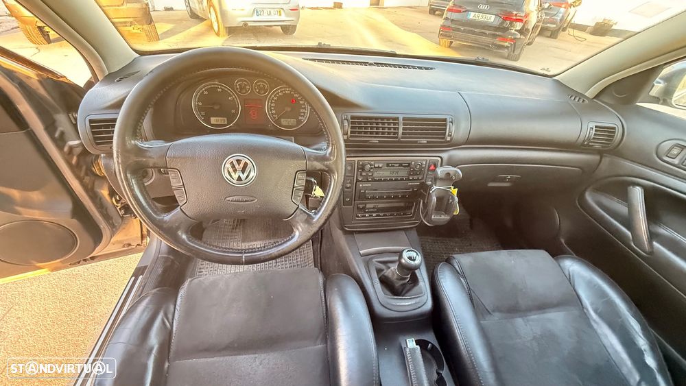 VW Passat 1.9 TDi Highline - 13