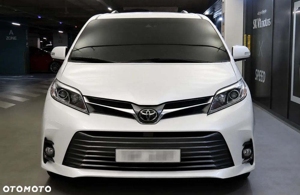 Toyota Sienna - 4