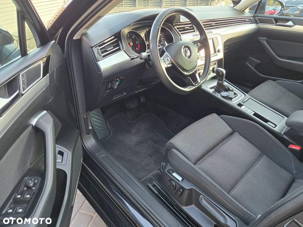 Volkswagen Passat 2.0 TDI SCR DSG Comfortline - 16