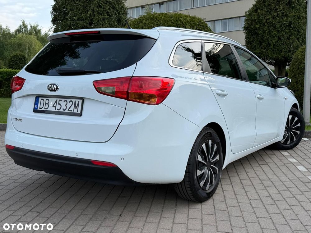 Kia Ceed 1.6 GDI Fifa World Cup Edition - 4