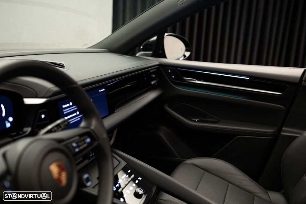 Porsche Macan Electric 4 - 35