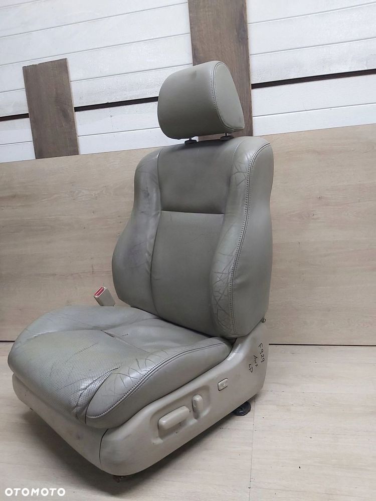 TOYOTA Avensis T25 fotel lewy skóra jasna fotel kierowcy EU - 1