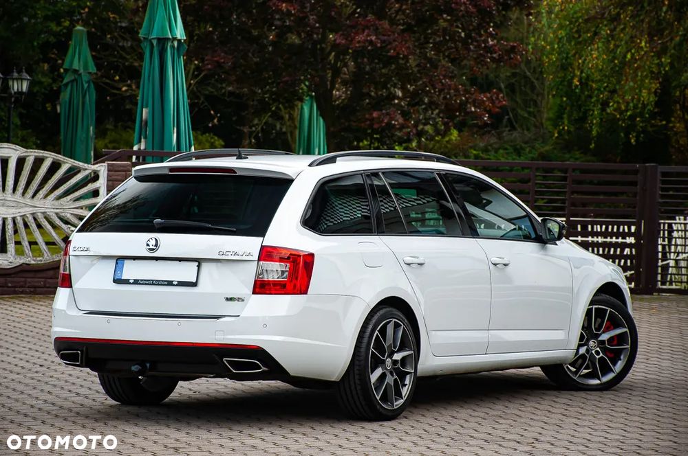 Skoda Octavia Combi 2.0 TDI DSG RS - 23
