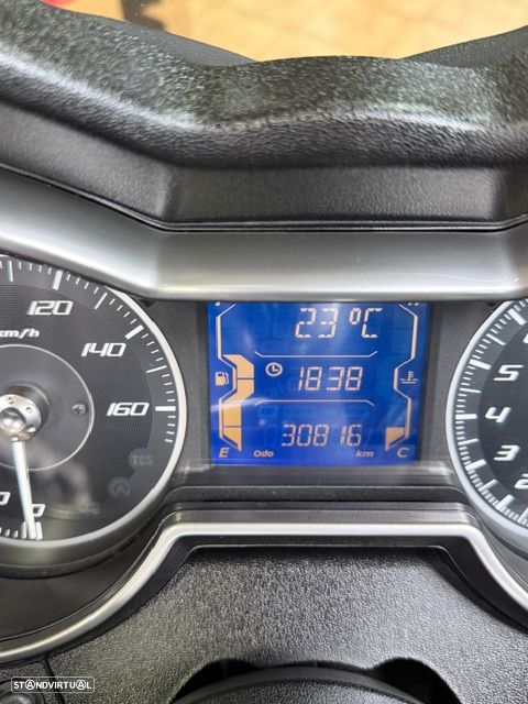 Yamaha X-Max - 9