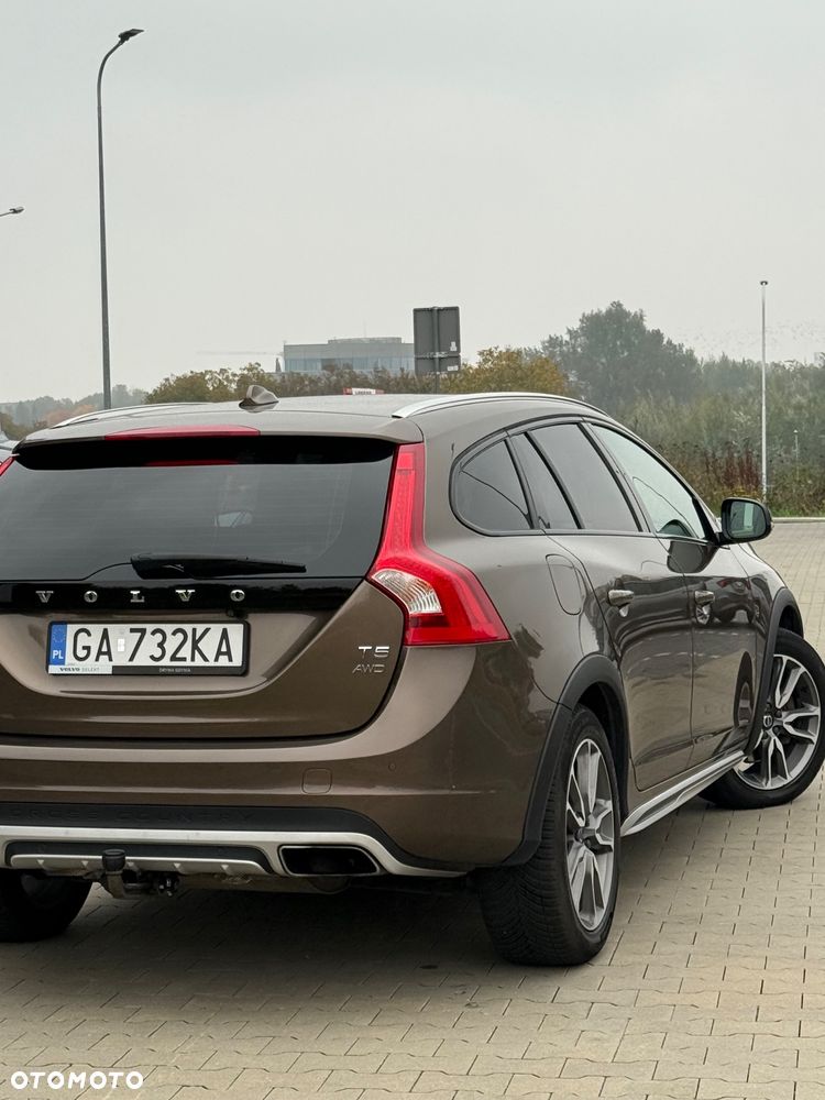 Volvo V60 Cross Country T5 AWD Summum - 4