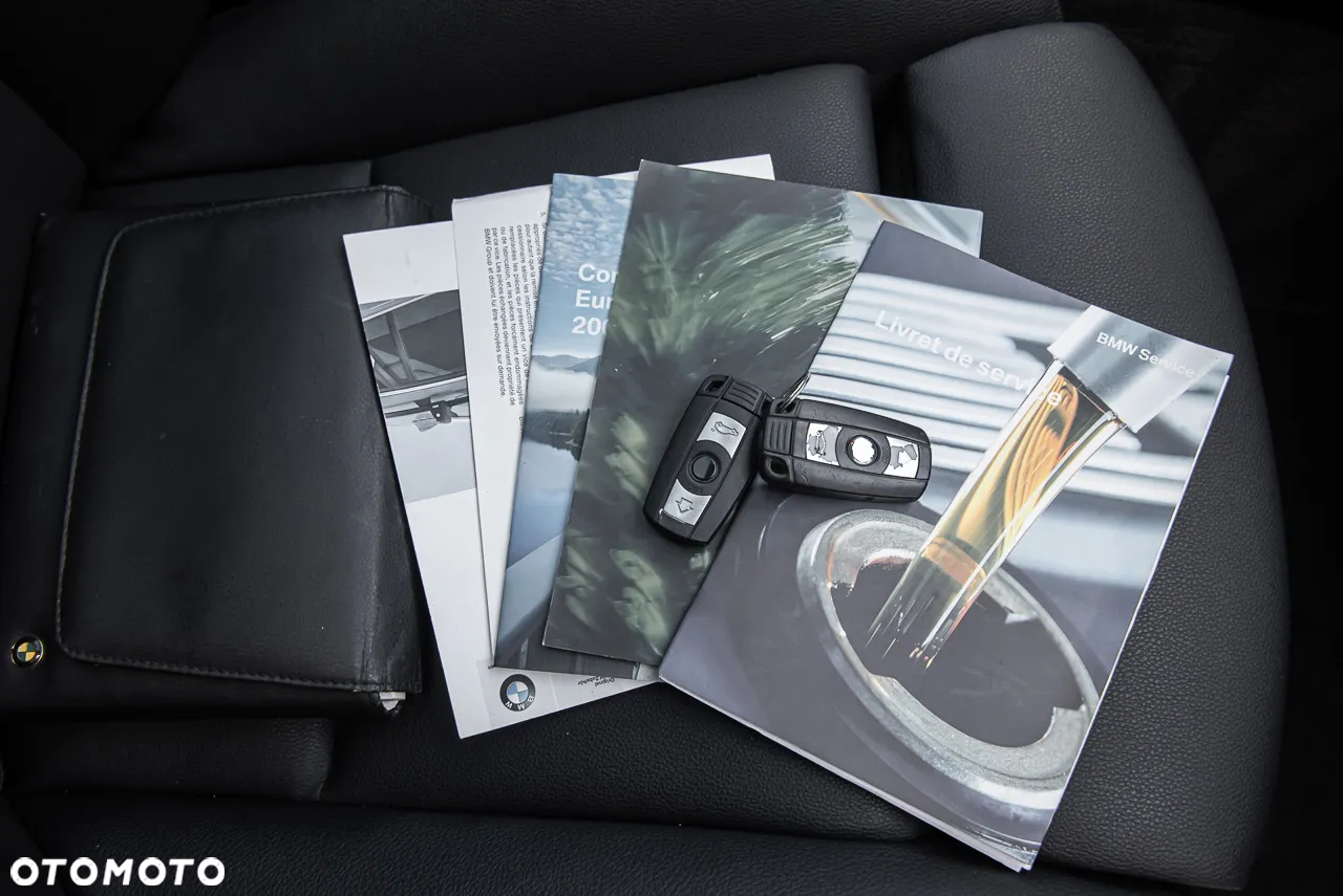 BMW Seria 3 325i Touring - 32