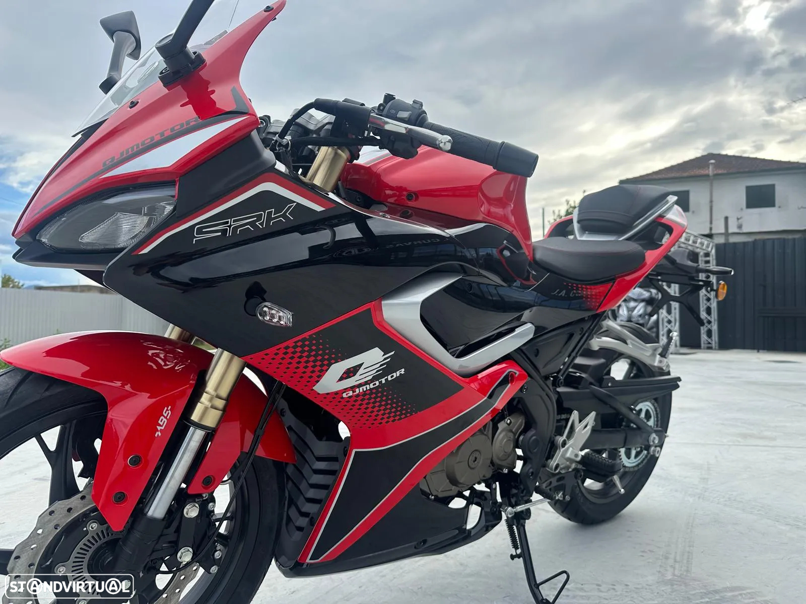 QJ Motor SRK 125R - 3