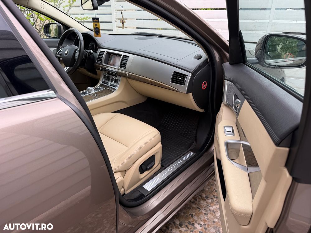 Jaguar XF 2.2 - 11
