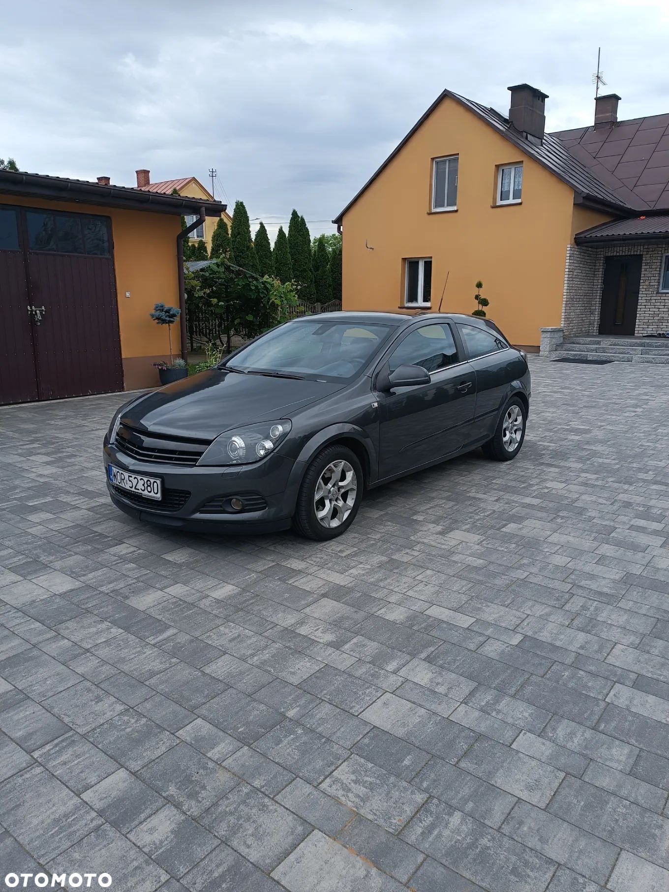 Opel Astra GTC 1.9 CDTI Cosmo - 1
