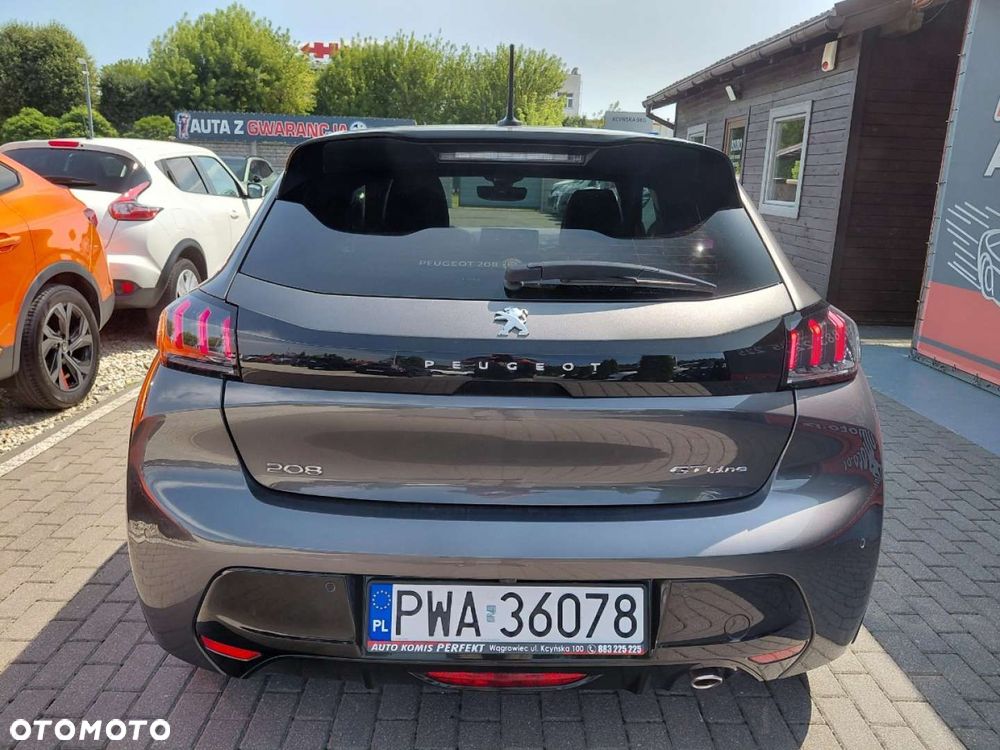 Peugeot 208 - 8