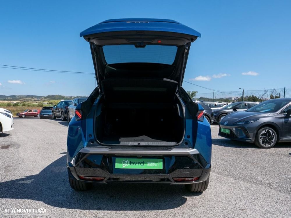 Peugeot e-3008 73 kWh GT — fotografia 13