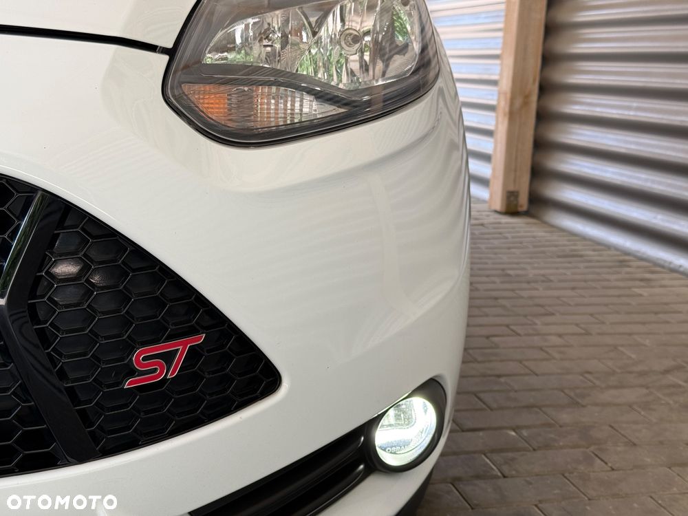 Ford Focus 2.0 EcoBoost ST mit Leder-Exclusiv-Paket - 9