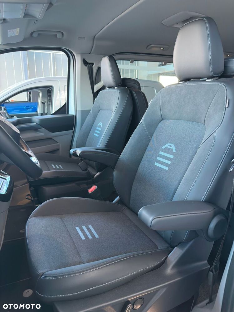 Ford Tourneo Custom - 16