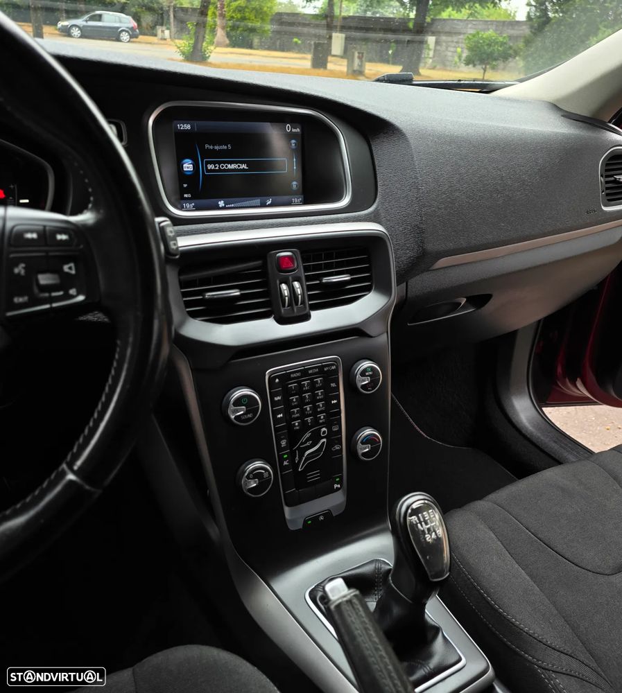 Volvo V40 1.6 D2 Eco R-Design - 26