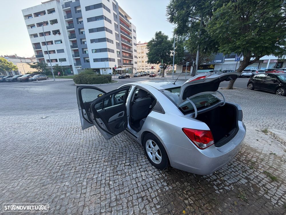 Chevrolet Cruze 1.6 LS - 13