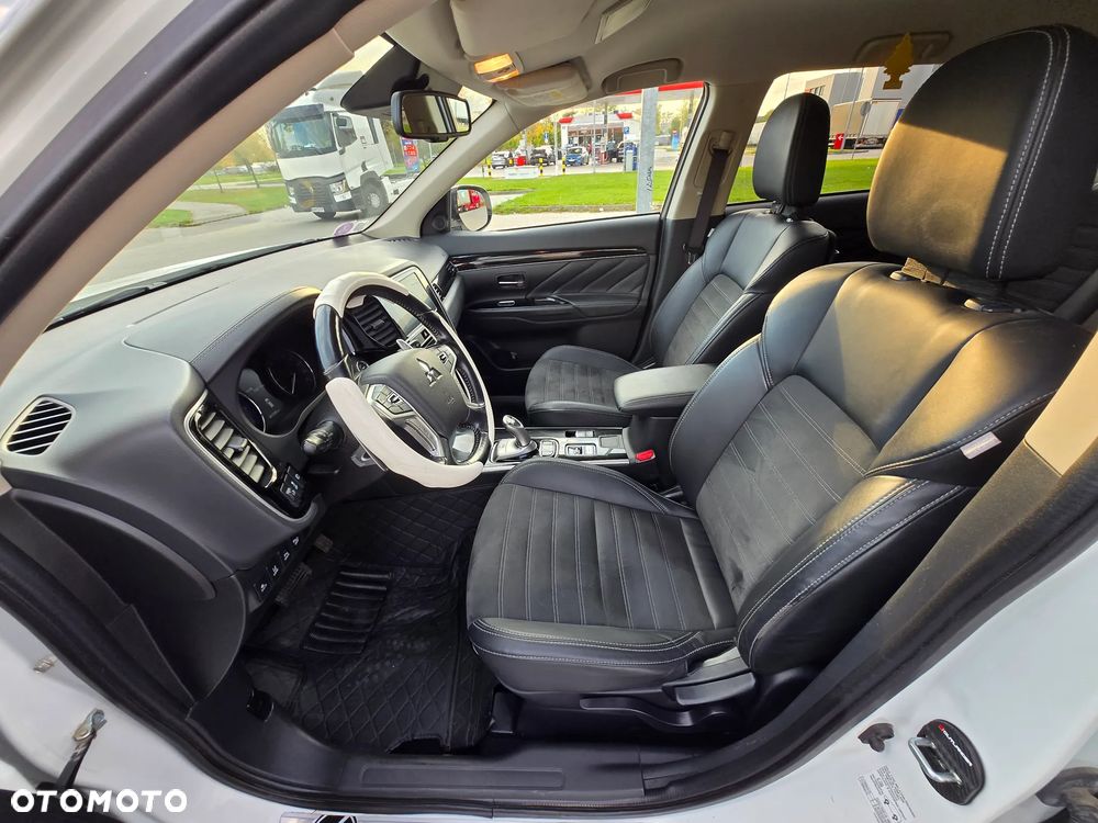 Mitsubishi Outlander - 21