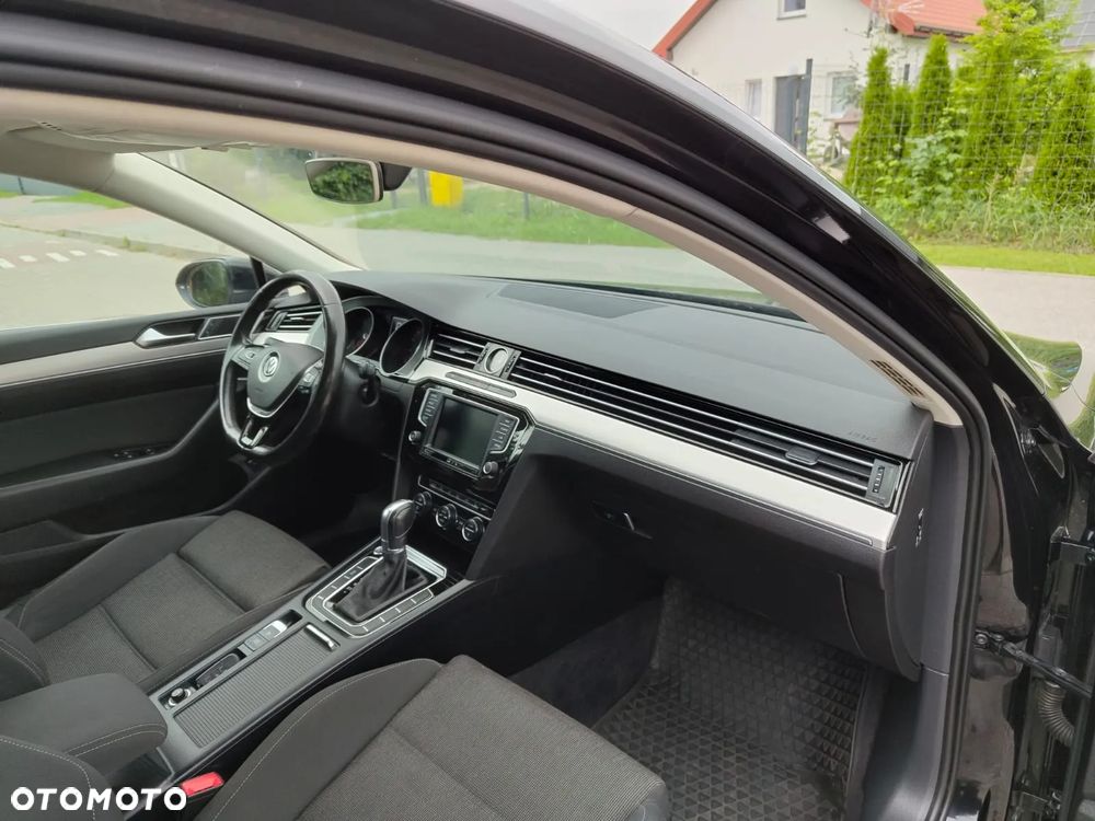 Volkswagen Passat Variant 2.0 TDI SCR DSG Highline - 27