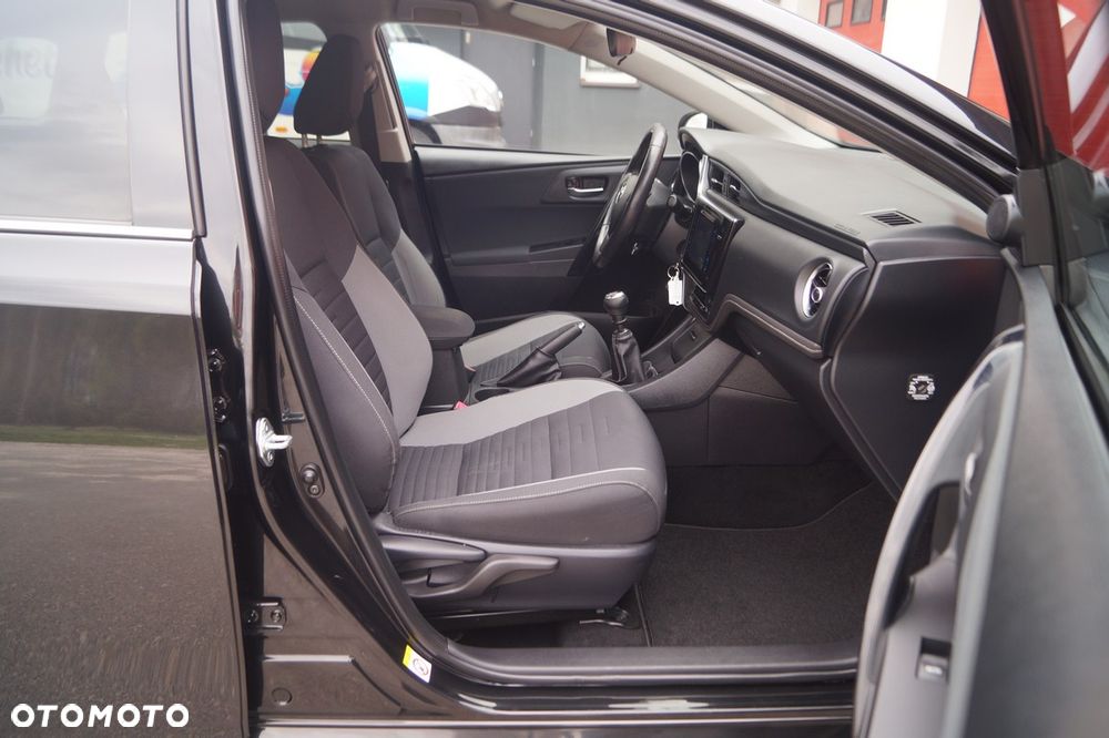 Toyota Auris 1.6 D-4D Executive - 23