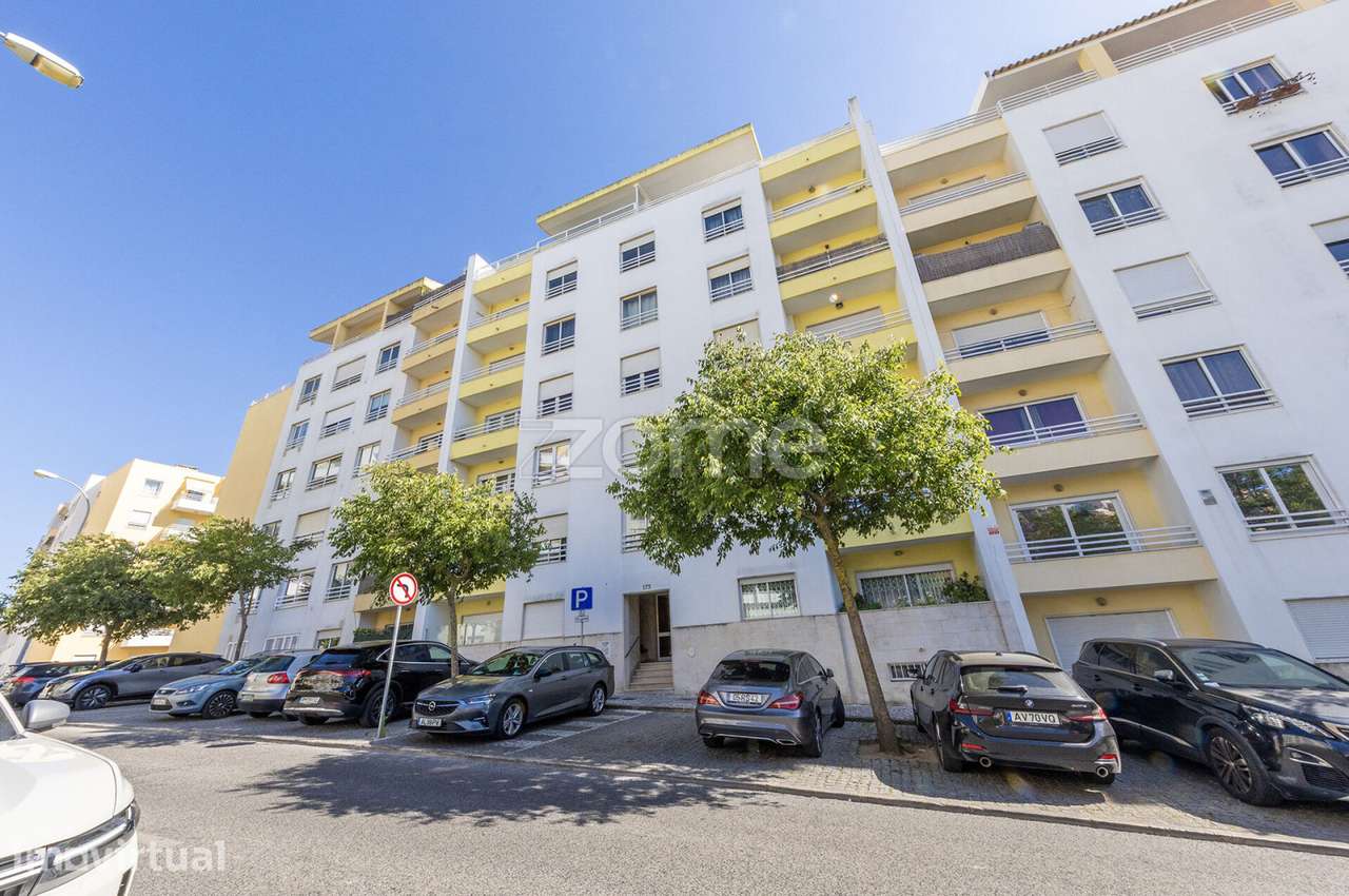 T2 com terraço, lugar de estacionamento e a poucos passos da praia - Grande imagem: 2/21