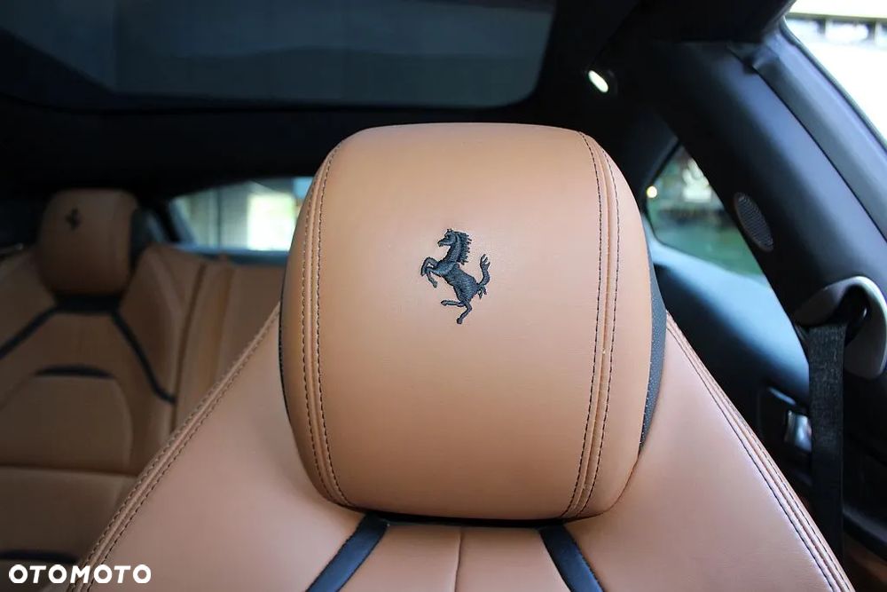 Ferrari GTC4Lusso - 11