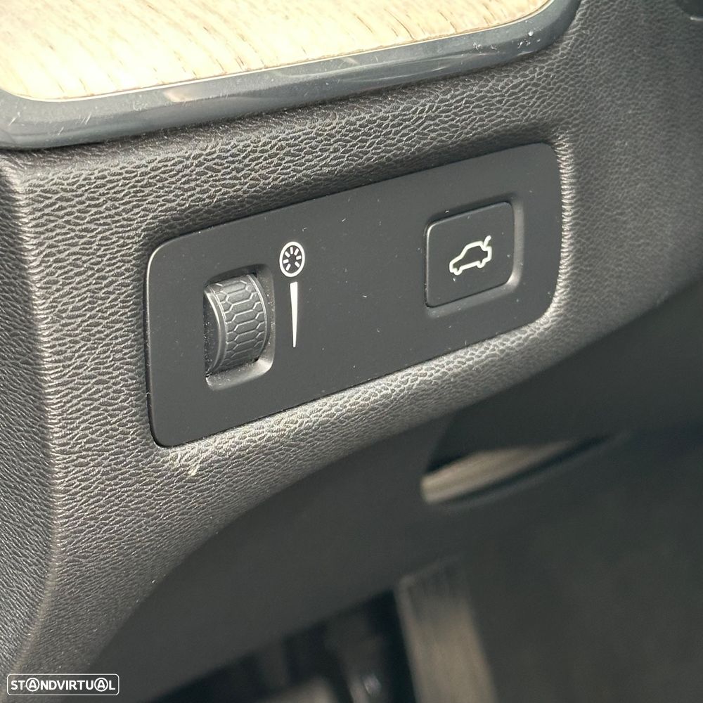 Volvo XC 60 2.0 D4 Inscription AWD Geartronic - 54