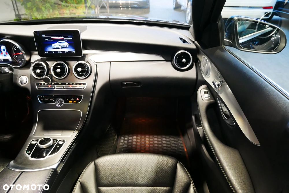 Mercedes-Benz Klasa C 300 7G-TRONIC - 17