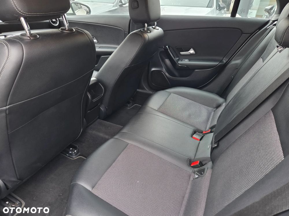 Mercedes-Benz CLA 180 d 7G-DCT - 23