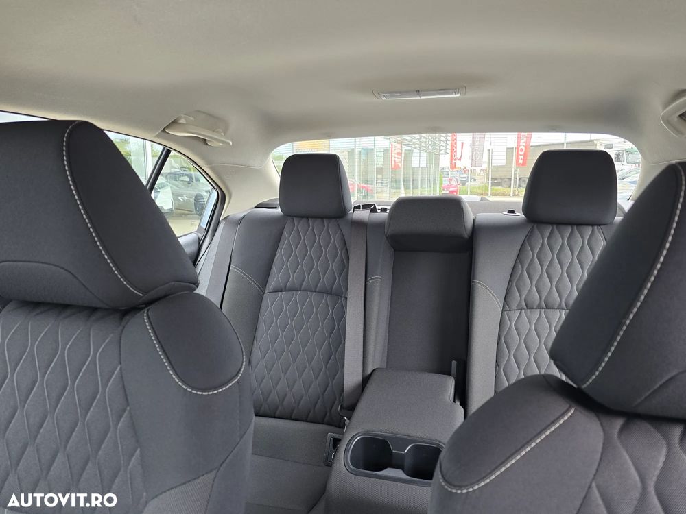 Toyota Corolla Sedan 1.8 HSD Business - 14