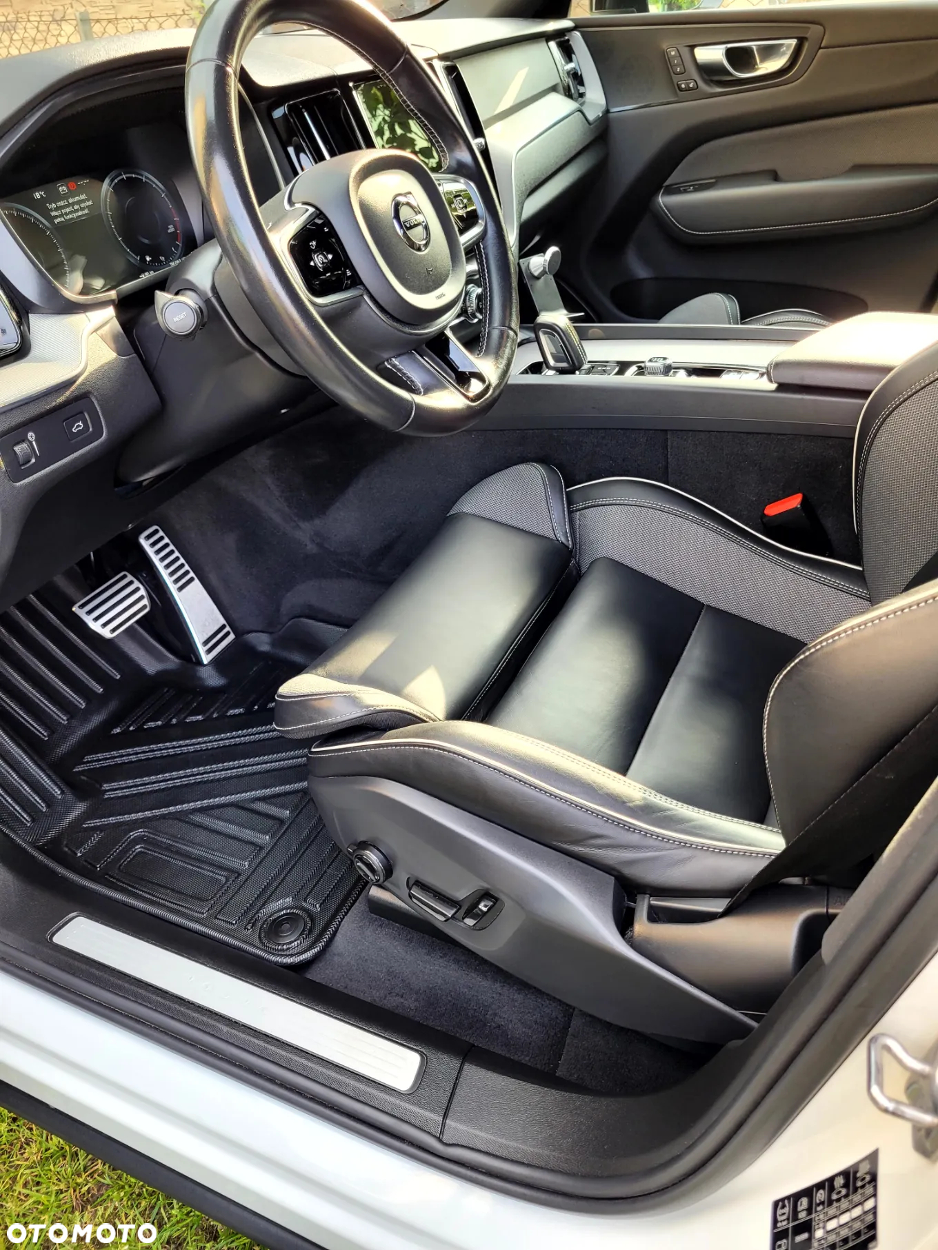 Volvo XC 60 T4 R-Design - 11