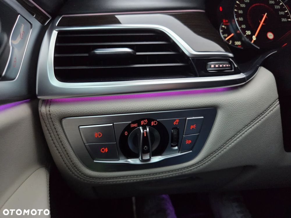 BMW Seria 7 740d xDrive - 36