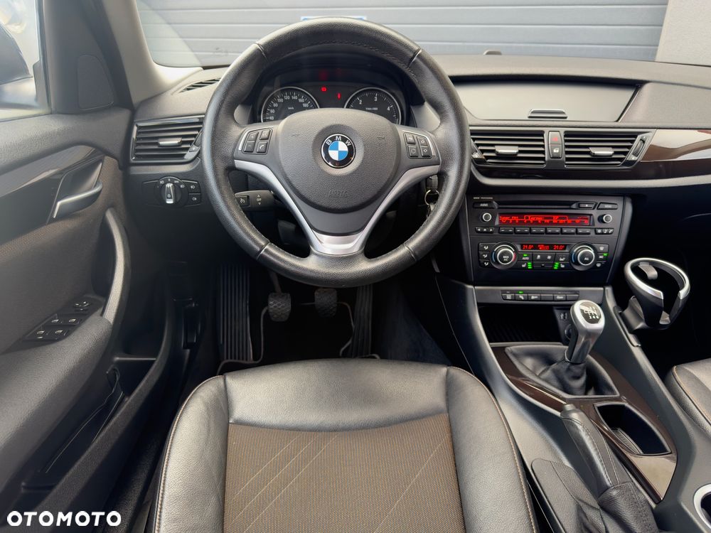 BMW X1 sDrive18d xLine - 28