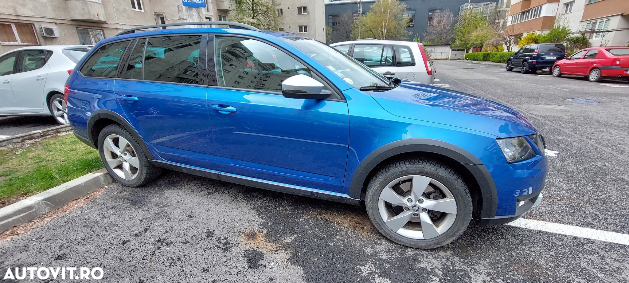Skoda Octavia Combi Diesel 2.0 TDI 4X4 DSG Scout - 2