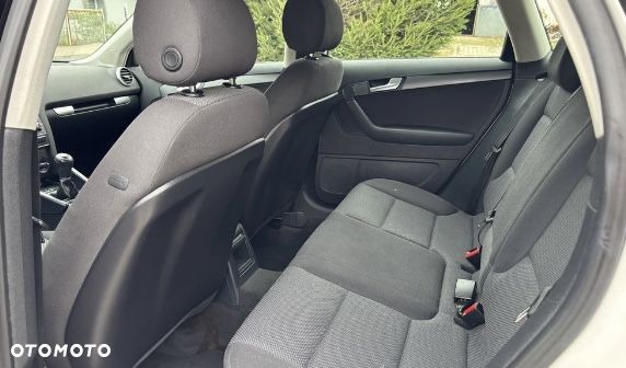 Audi A3 Sportback 1.6 TDI Attraction - 4