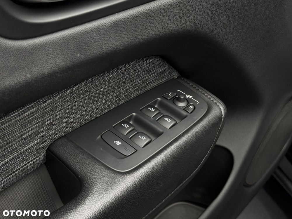 Volvo XC 60 B5 B AWD Momentum Pro - 24