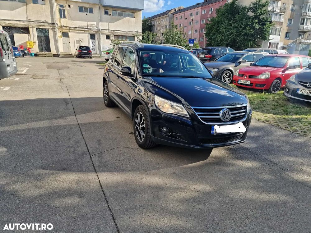 Volkswagen Tiguan - 1