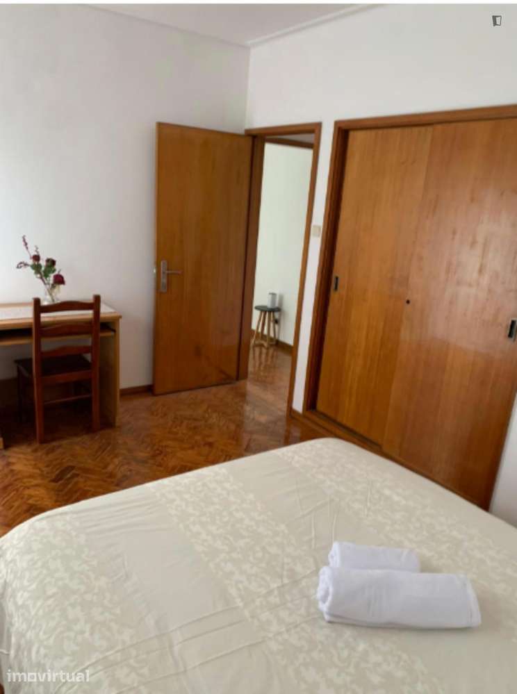 Quarto - localizado em Paranhos Porto - Grande imagem: 2/28