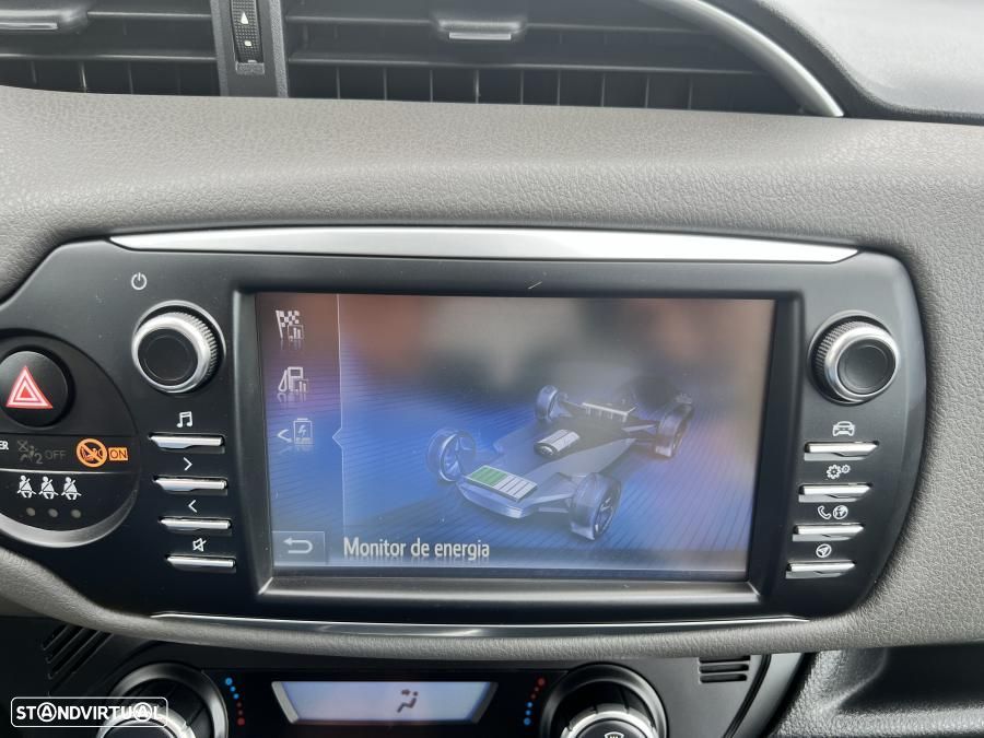 Toyota Yaris 1.5 HSD Exclusive - 34