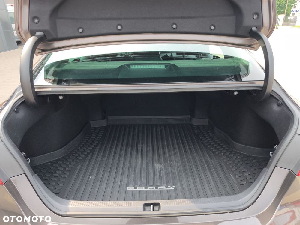 Toyota Camry 2.5 Hybrid Executive CVT - 13